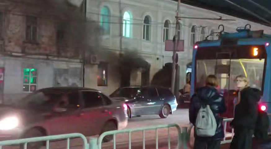 Пожар произошел в кафе в центре Саратова