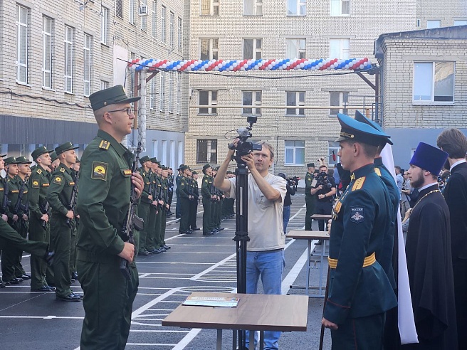 В Саратове в торжественной обстановке открыли высшее военное училище химзащиты