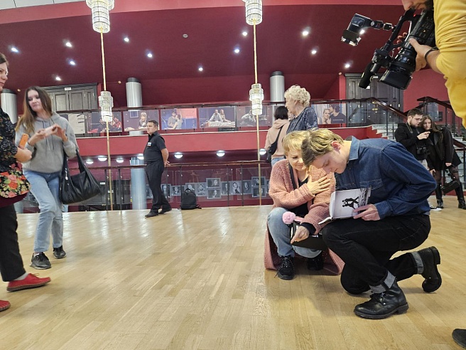 Павел Табаков приехал в Саратов на "отцовские" "Уроки"