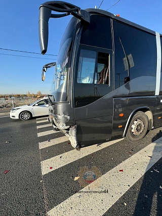 В Ленинском районе пострадала пассажир столкнувшегося с автобусом "Фольксвагена"