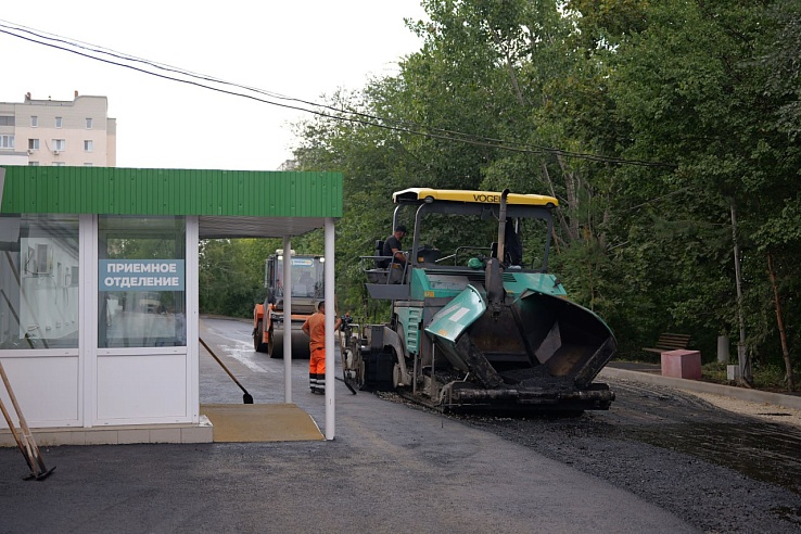 Бусаргин поручил завершить благоустройство территорий 27 больниц и поликлиник до конца года