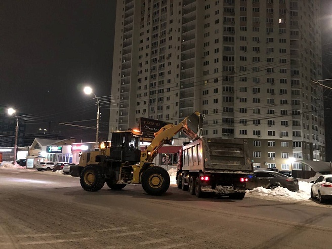 Ночью на расчистку дорог Саратовской области вышли более 280 единиц техники