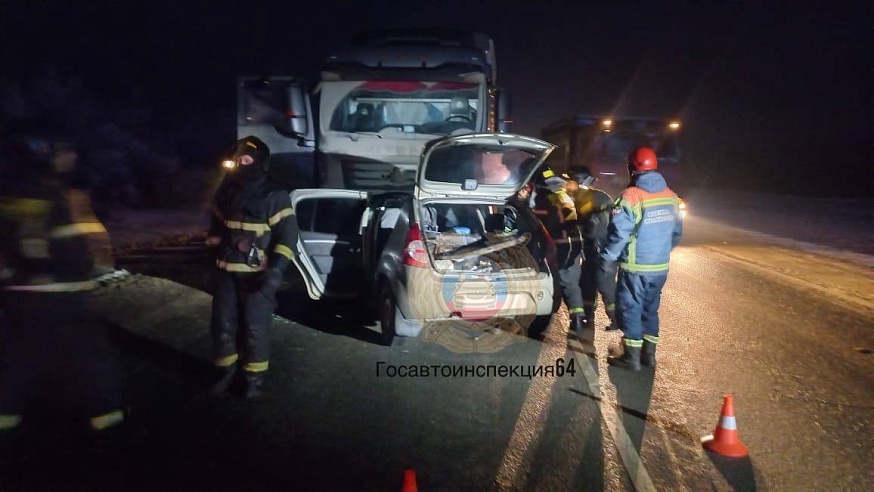 Два человека погибли в ДТП с грузовиком под Саратовом