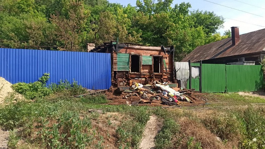 В Вольске сгорел дом, в котором жили семеро детей
