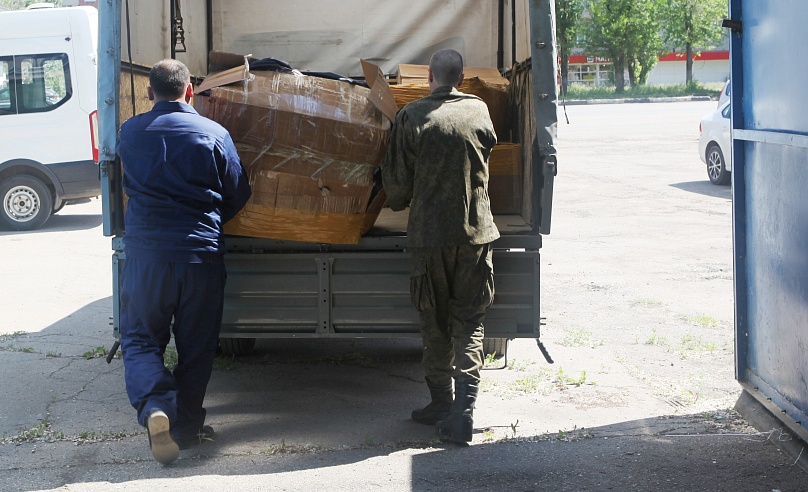 Саратовские таможенники передали на нужды СВО одежду на 2,2 миллиона рублей