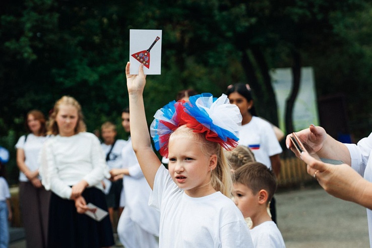 В "Национальной деревне" прошла акция для детей "Символы российского единства"