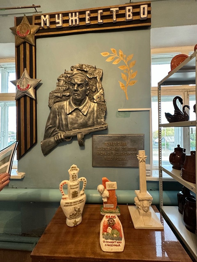 В храм под Саратовом передали распятие ручной работы, созданное скульптором Иваном Трифоновым