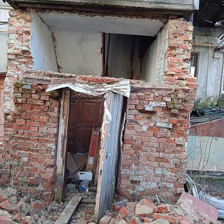 В центре Саратова в доме рухнула крыша