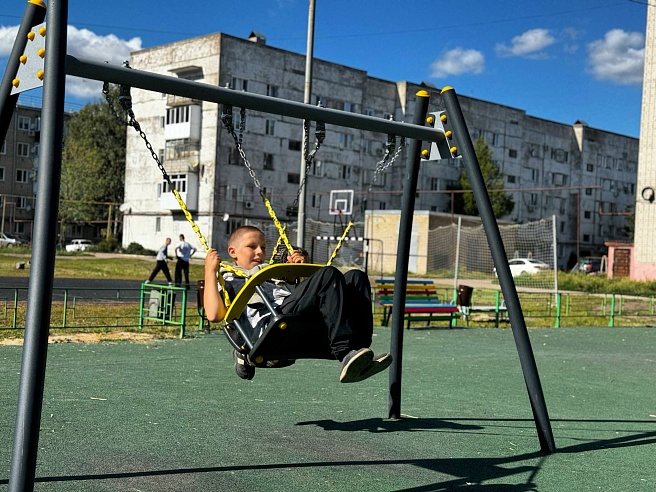 В Ртищеве благоустроили детскую и спортивную площадки