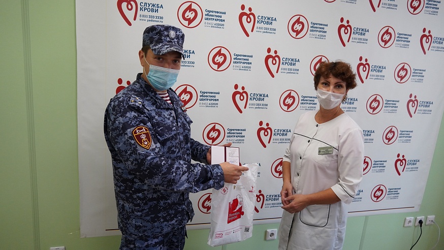 Сотрудник саратовской Росгвардии сдал 15 литров крови