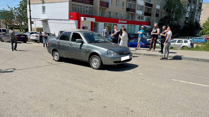 В Волжском районе четырехлетняя девочка попала под колеса "Лады-Приора"