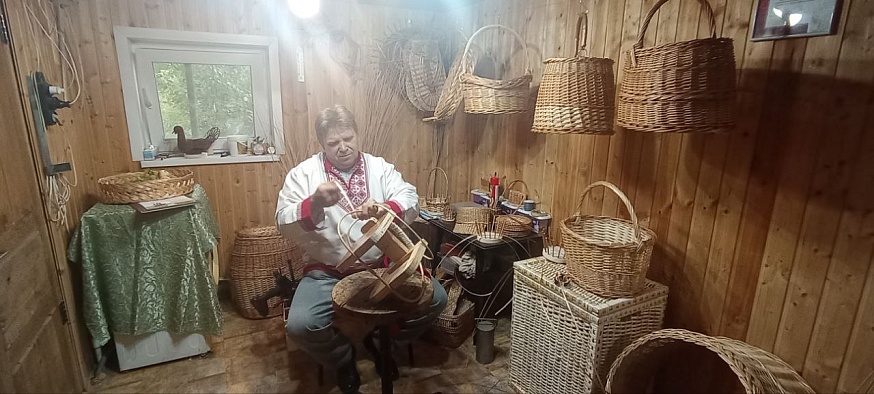 Житель Маркса стал победителем Всероссийского фестиваля по лозоплетению