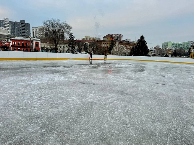 В Энгельсе активно заливаются катки