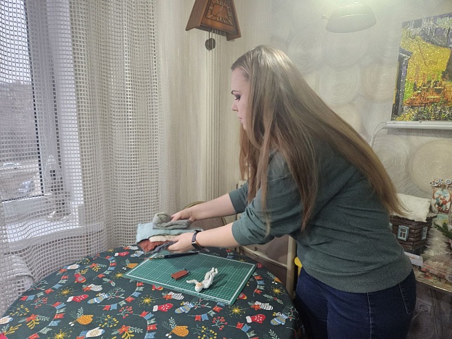 Саратовская мастерица делает грибы из ваты