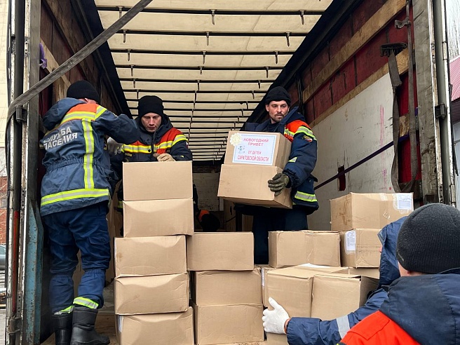 За три года саратовские волонтеры отправили в подшефный Сватовский район более 800 тонн гуманитарной помощи