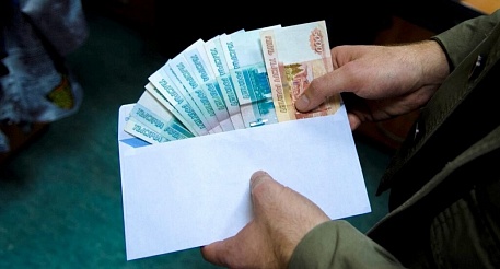 Саратовский чиновник за взятки "прикрывал" предпринимателей