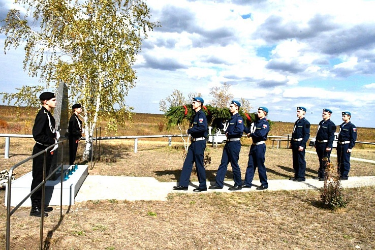 Саратовцы почтили память летчиков разбившегося стратегического бомбардировщика