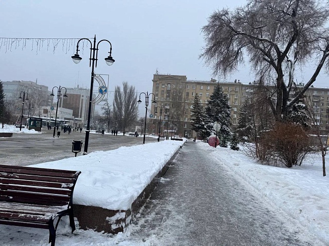 В Саратове депутаты Облдумы провели мониторинг уборки улиц и дворов от снега