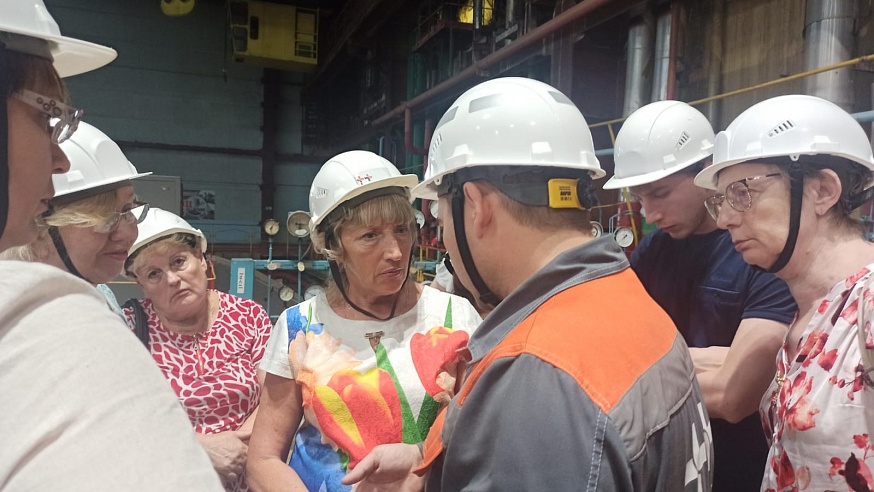 Представители "ЭнергосбыТ Плюс" провели экскурсию по своим объектам для жителей Саратова