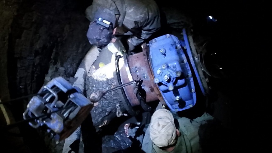 Работы на магистральном водоводе по улице Рахова в Саратове продолжаются