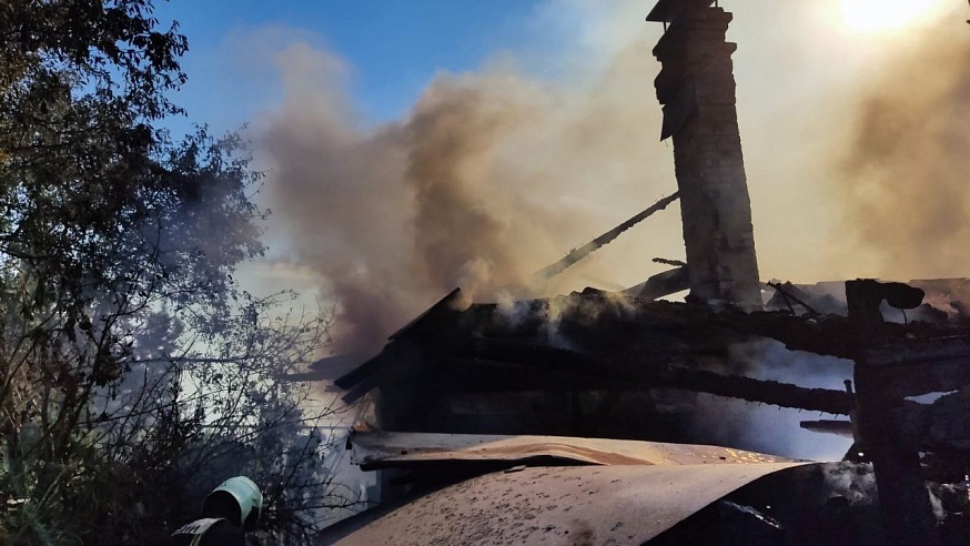 В Волжском районе саратовцы эвакуировались из горящего дома