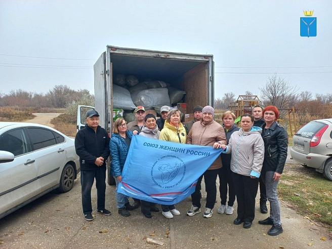 Саратовские волонтеры передали на фронт мотоциклы, продукты питания и строительные материалы