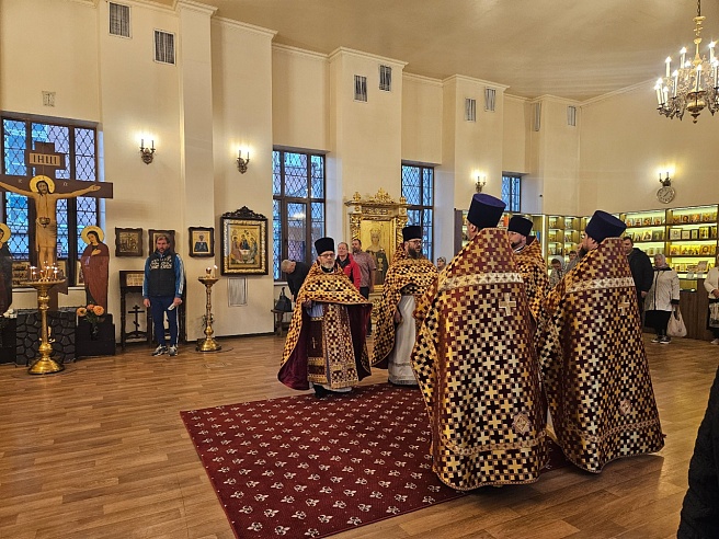 В Саратов привезли мощи Николая Чудотворца