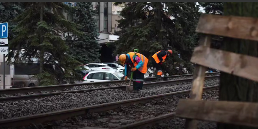 Количество задействованных на реконструкции путей трамвая № 3 увеличили до 317 рабочих