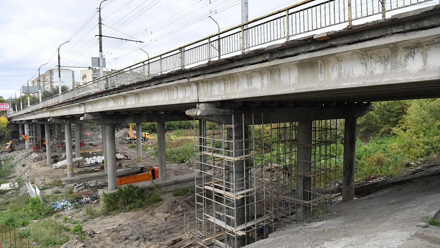 В Саратове мост через Глебучев овраг полностью откроют до конца года