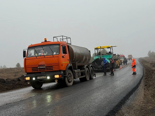 Ремонт 15-километровой трассы в Базарно-Карабулакском районе завершат на полгода раньше
