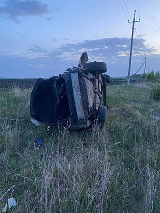 Утром под Саратовом в ДТП погиб водитель иномарки