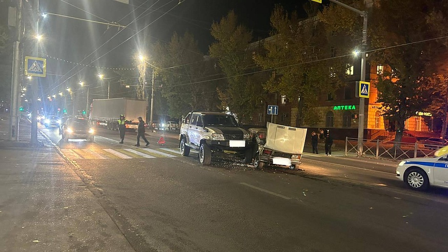 В Саратове в массовом ДТП на Шехурдина пострадал мужчина