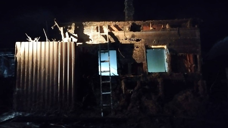 В сгоревшем доме под Саратовом нашли тела двух неизвестных