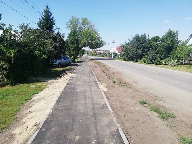 В центре Калининска и Романовки отремонтировали тротуары 