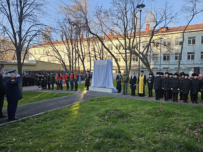 В Саратове открыли памятник кадетам