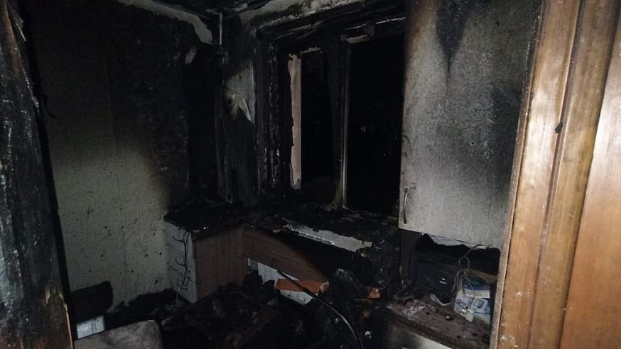 В Кировском районе горела квартира на верхнем этаже