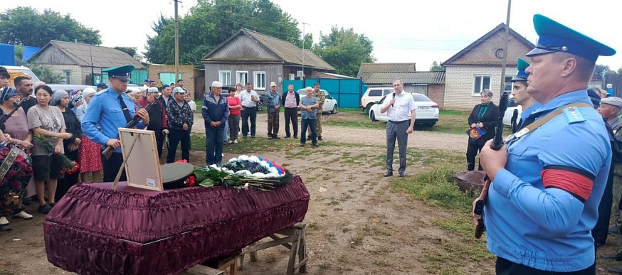 Жители четырех районов Саратовской области прощаются с погибшими воинами