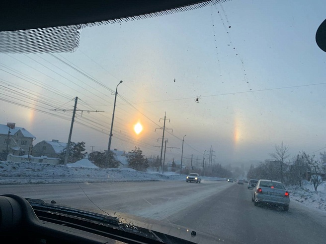Из-за морозов над Саратовской областью появилось гало с радужными пятнами
