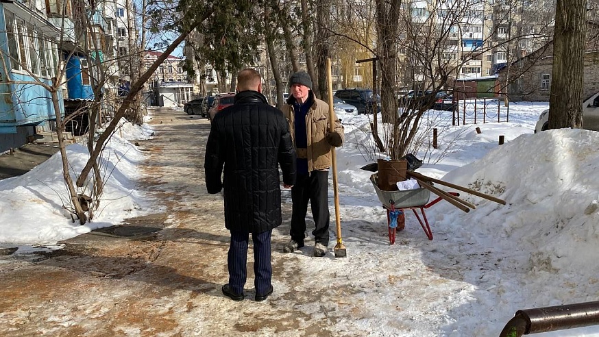 Саратовским УК напомнили о штрафах за несвоевременную уборку снега и льда