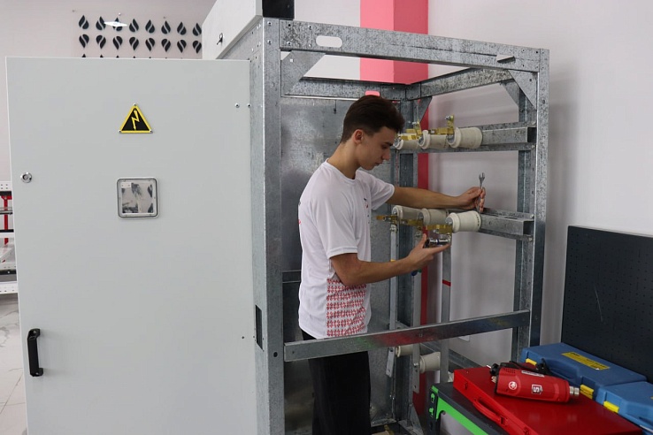 Балаковские студенты учатся программировать датчики и управлять энергосистемами