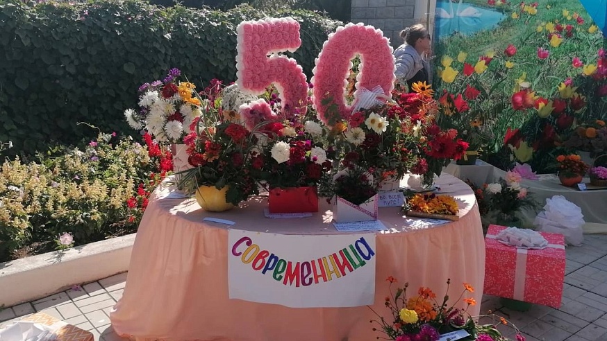 Алгайцы отметили 50-летие района "Цветочным карнавалом" 