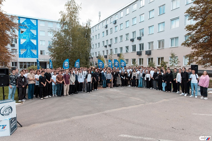 В СГТУ около отремонтированного корпуса установили памятник "Ночь перед экзаменом"