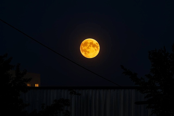 Саратовцы поделились фото "кровавой Луны"