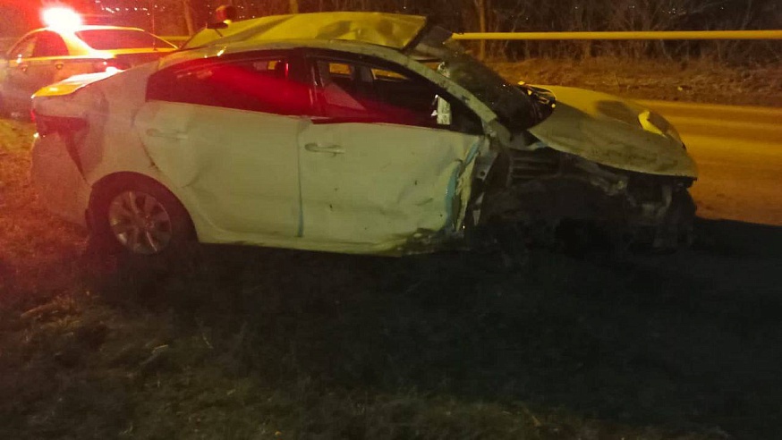 В Саратове водитель иномарки врезался в столб и попал в больницу