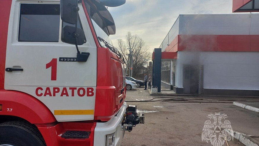В Волжском районе горел склад магазина "Магнит"