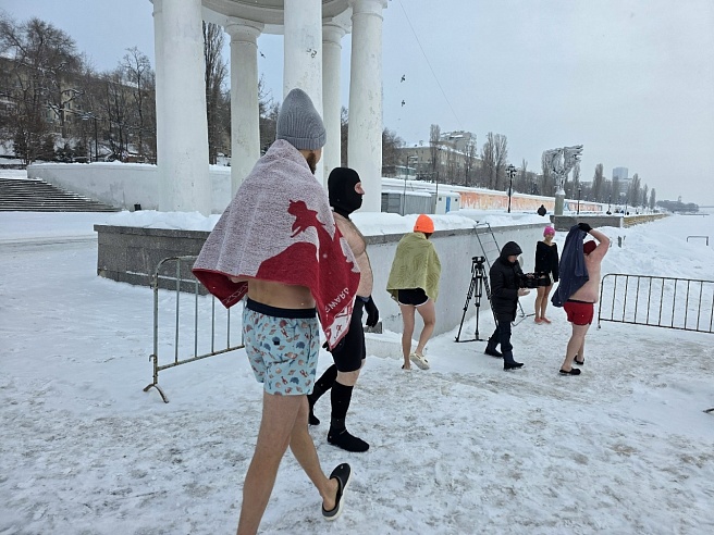 Саратовские моржи ныряют за молодостью и здоровьем