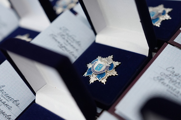 ﻿В преддверии Дня матери жительниц Саратова наградили "За достойное воспитание детей"