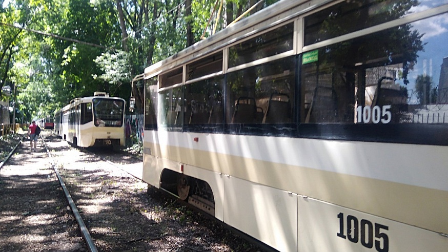Трамвай столкнулся с автомобилем: прервано движение по маршруту №3