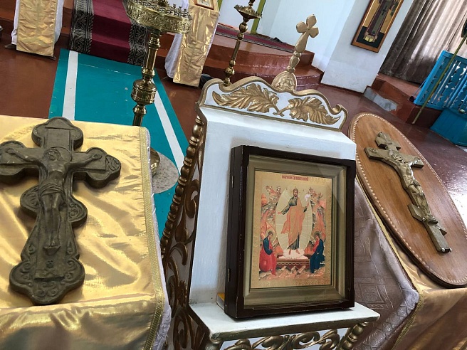 В храм под Саратовом передали распятие ручной работы, созданное скульптором Иваном Трифоновым