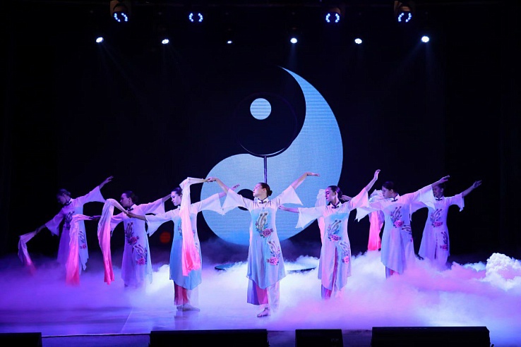 На "Русско-Китайской палитре" в Саратове собрались 1,5 тыс. артистов